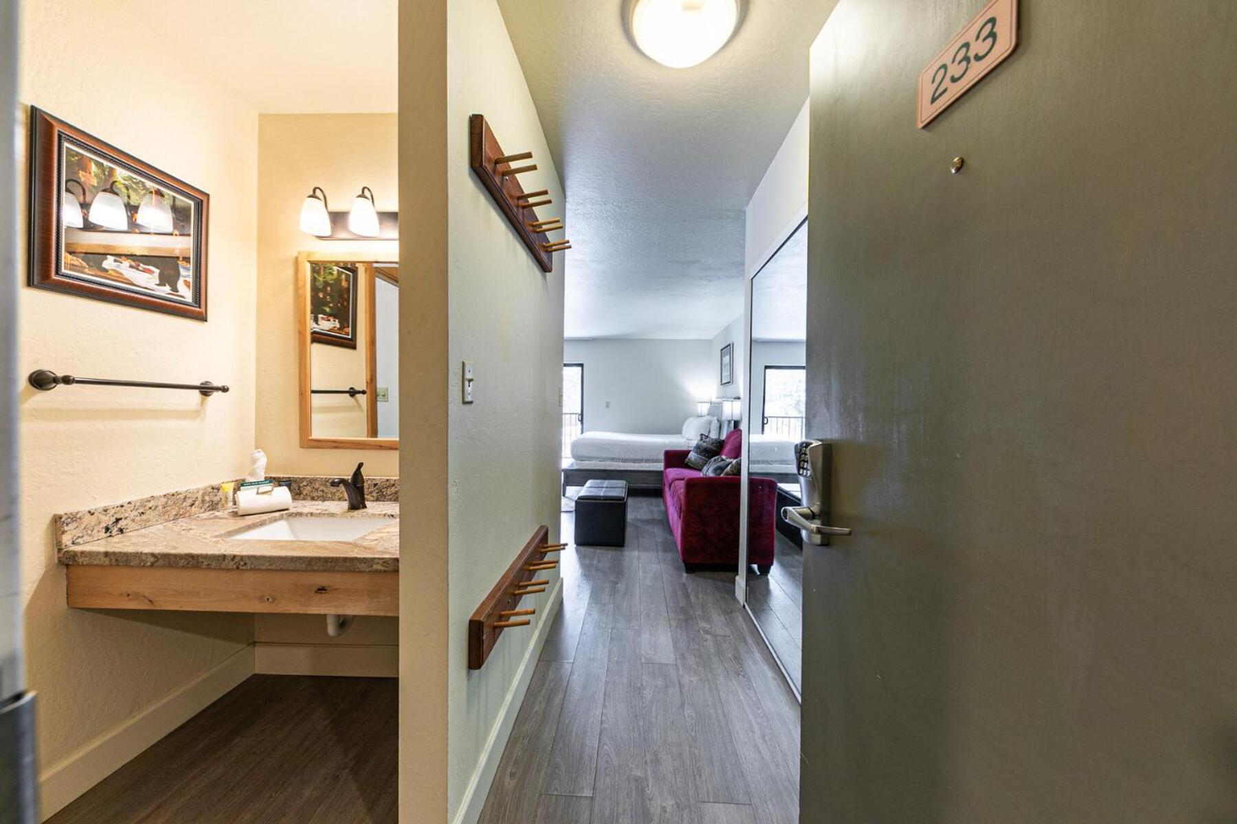 Charming Queen Studio Deluxe W/Balcony #233 At Donner Lake Village Truckee Extérieur photo